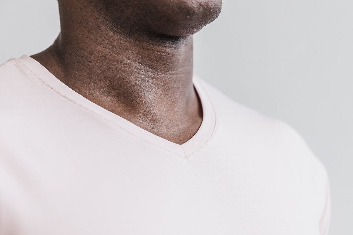 T-Shirt Nobull Lightweight V-Neck Homme Rose | BJ6739125
